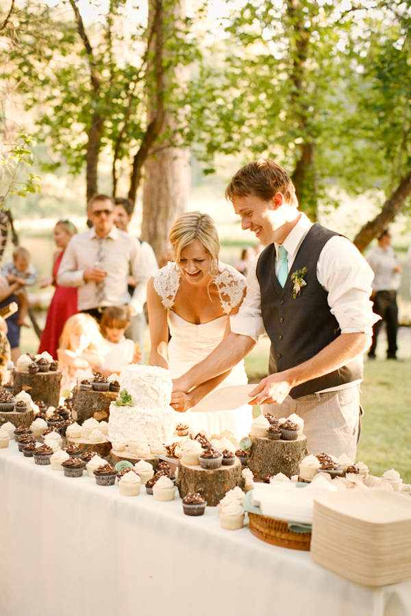 colorful-outdoor-oregon-wedding