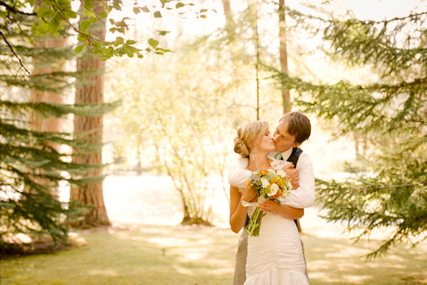 colorful-outdoor-oregon-wedding