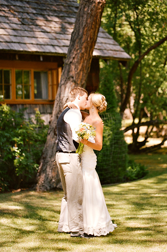 Colorful Outdoor Oregon Wedding