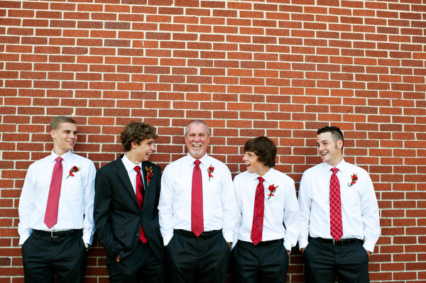 diy-red-and-white-wedding