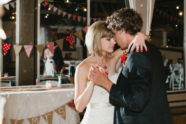 diy-red-and-white-wedding