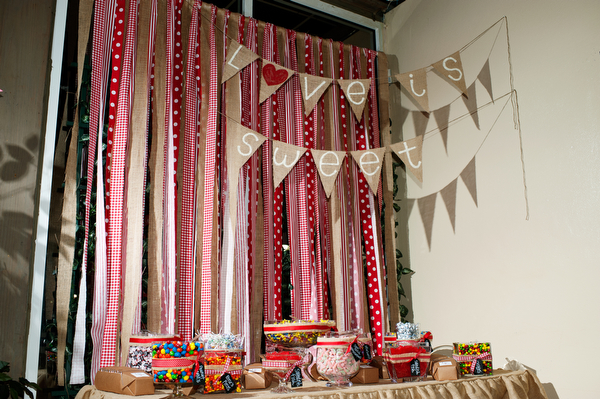 diy-red-and-white-wedding
