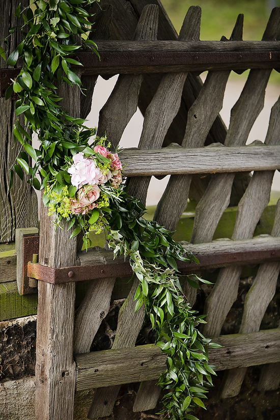 glamorous-uk-barn-wedding