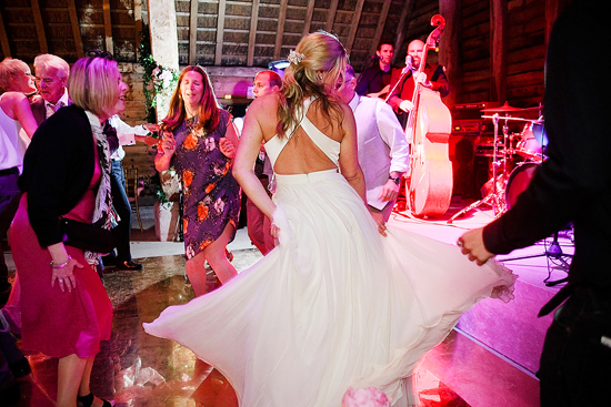 glamorous-uk-barn-wedding