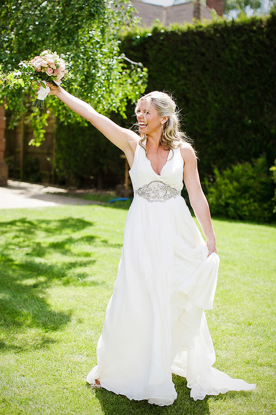 glamorous-uk-barn-wedding