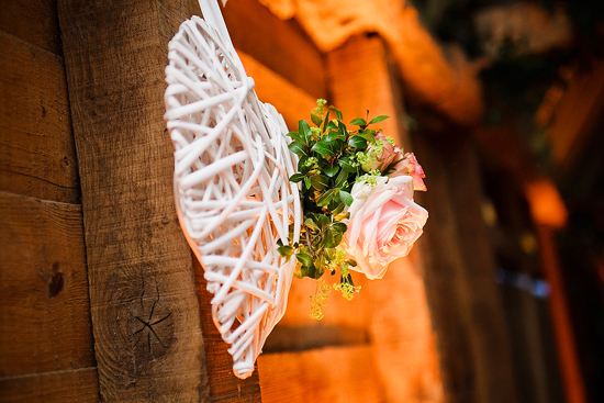 glamorous-uk-barn-wedding