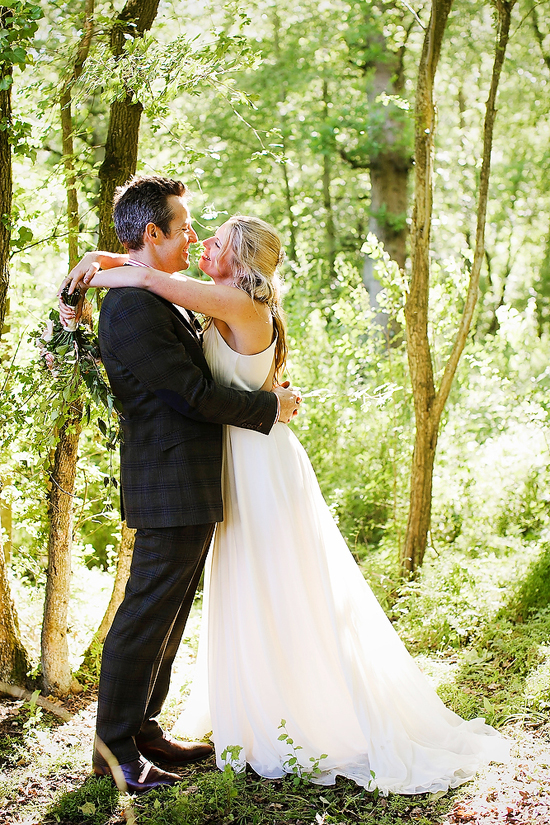 glamorous-uk-barn-wedding