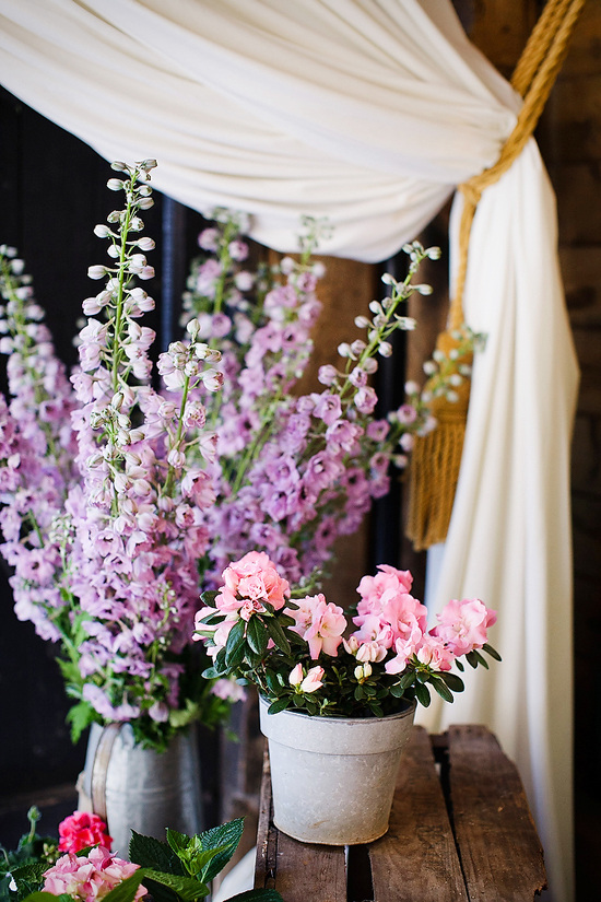 glamorous-uk-barn-wedding