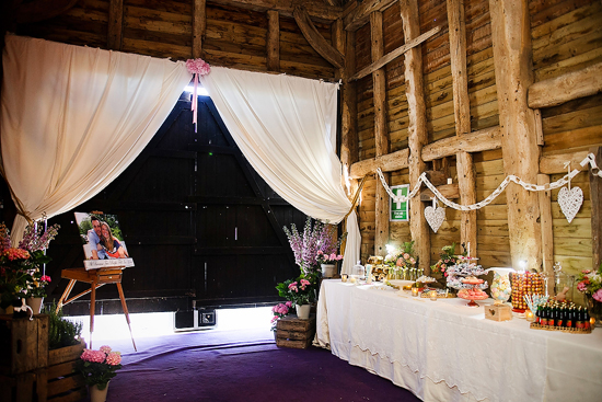glamorous-uk-barn-wedding