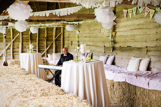 glamorous-uk-barn-wedding