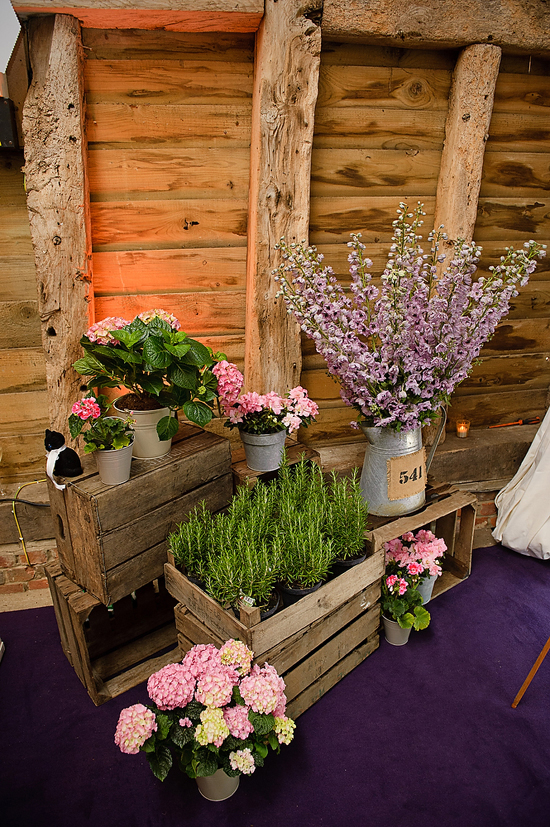 glamorous-uk-barn-wedding