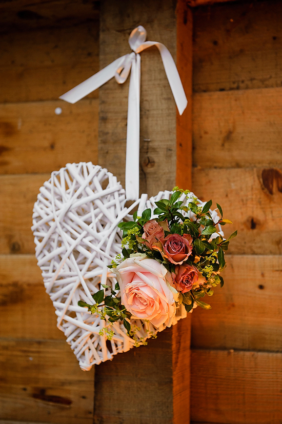 glamorous-uk-barn-wedding
