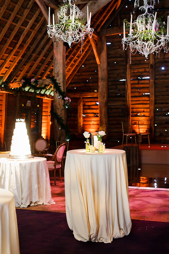 glamorous-uk-barn-wedding
