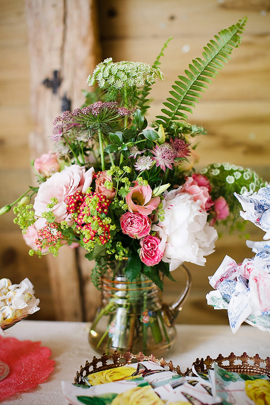 glamorous-uk-barn-wedding
