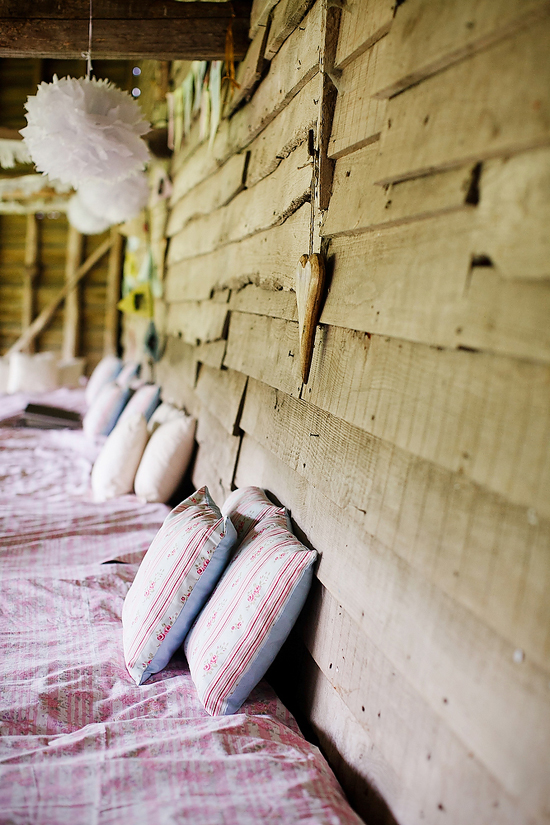 glamorous-uk-barn-wedding