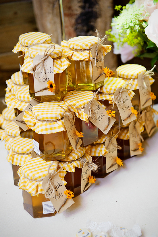 glamorous-uk-barn-wedding
