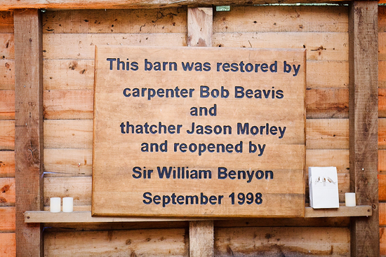 glamorous-uk-barn-wedding