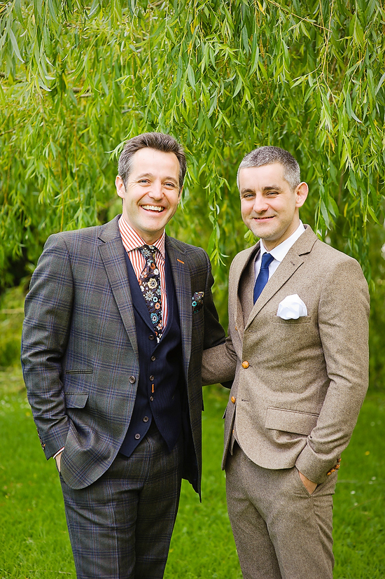 glamorous-uk-barn-wedding
