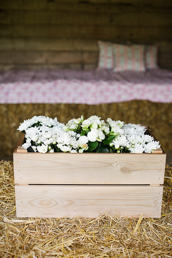 glamorous-uk-barn-wedding