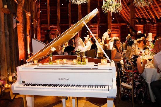 glamorous-uk-barn-wedding