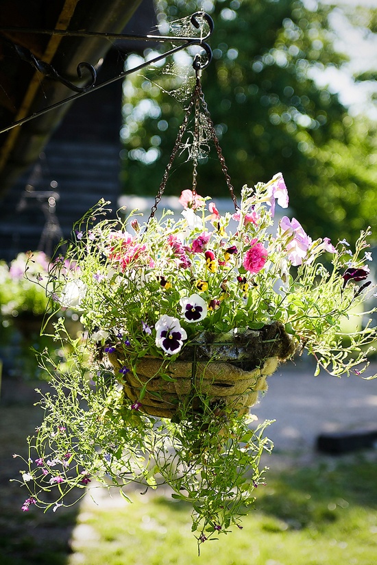 glamorous-uk-barn-wedding