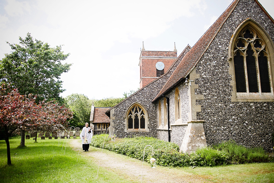 glamorous-uk-barn-wedding