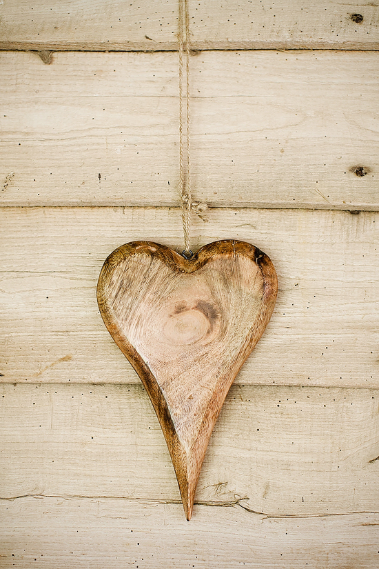 glamorous-uk-barn-wedding