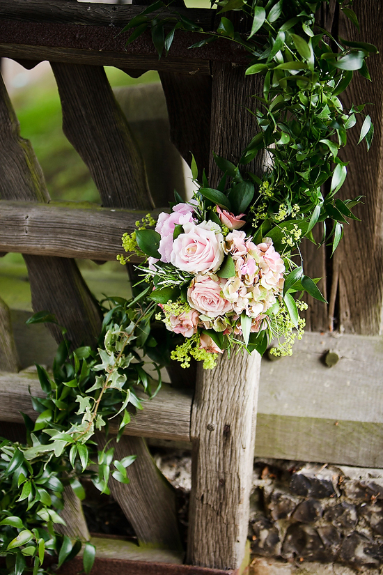 glamorous-uk-barn-wedding