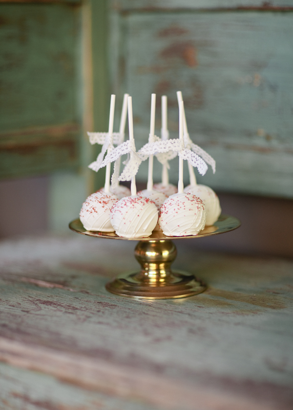 love-inspired-red-and-gold-holiday-ideas
