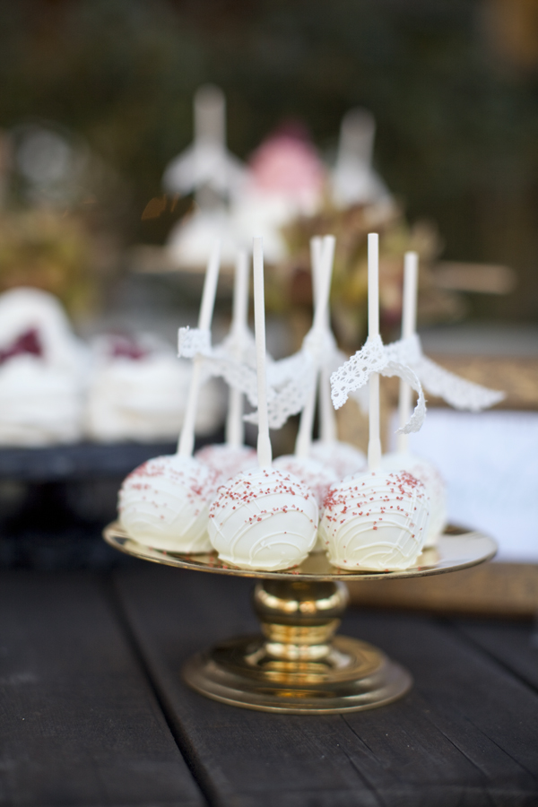 love-inspired-red-and-gold-holiday-ideas