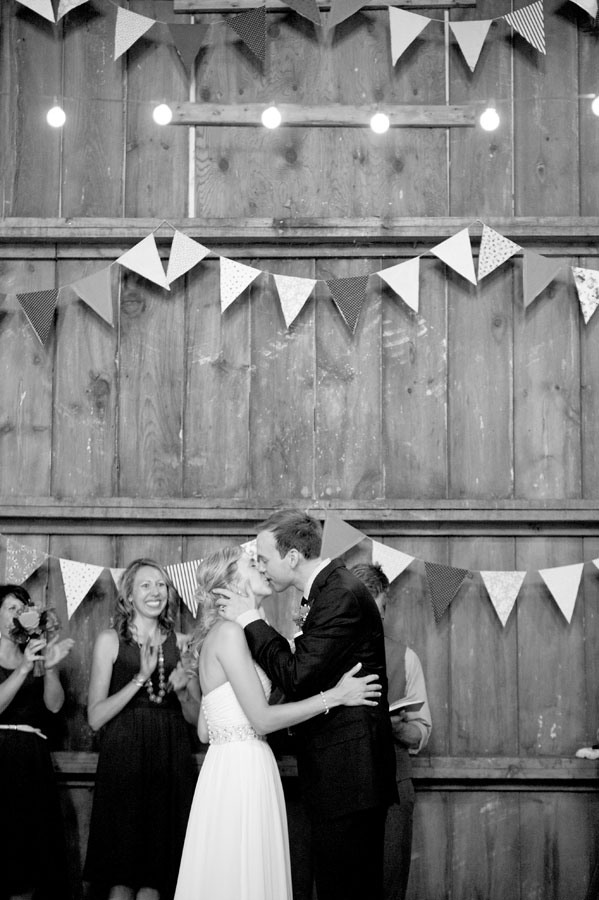 fall-barn-wedding-at-settlement-hill