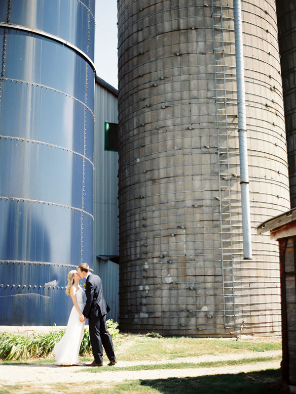 fall-barn-wedding-at-settlement-hill