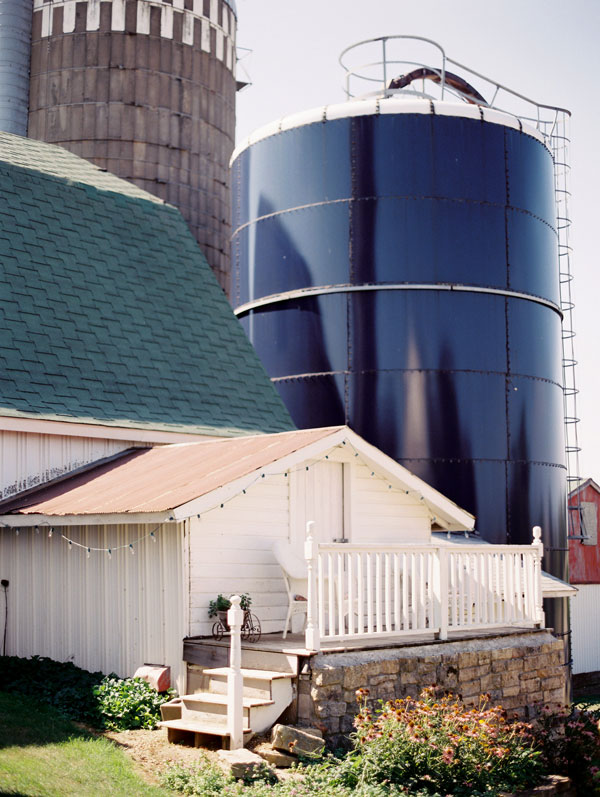 fall-barn-wedding-at-settlement-hill