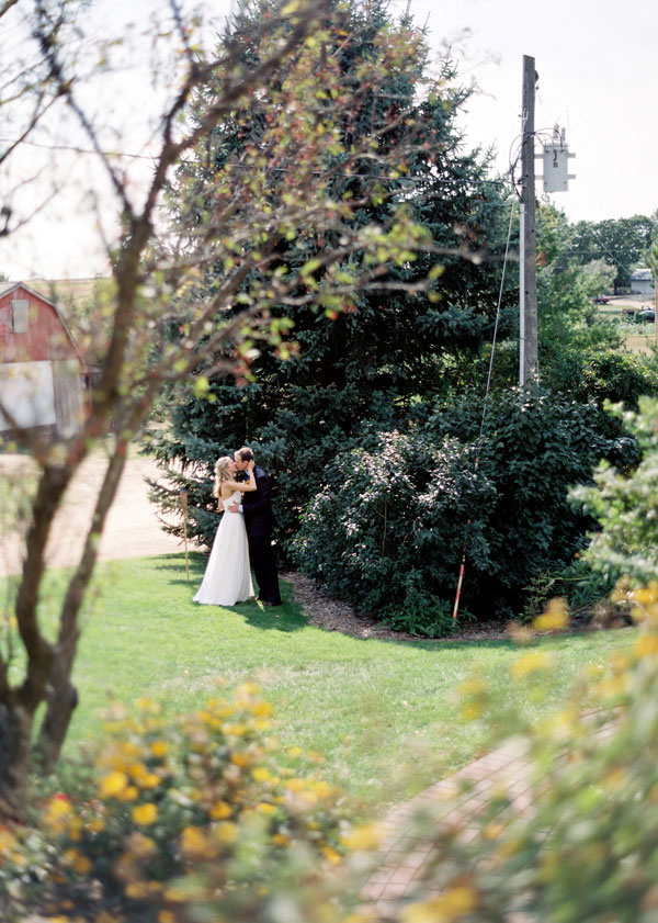 fall-barn-wedding-at-settlement-hill