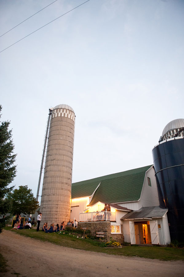 fall-barn-wedding-at-settlement-hill