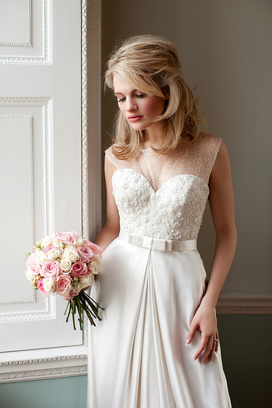 Bride in elegant wedding dress with rose bouquet
