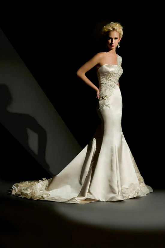 Elegant one-shoulder wedding gown