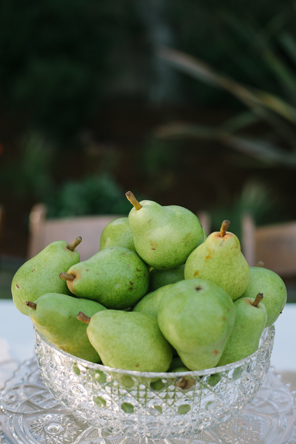 fruit-stand-backyard-wedding-reception