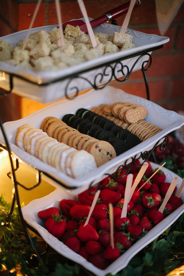 fruit-stand-backyard-wedding-reception
