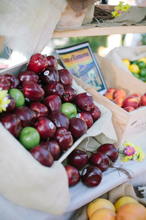 fruit-stand-backyard-wedding-reception