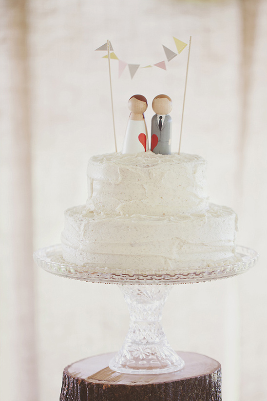 Wedding cake with peg doll cake toppers and banner