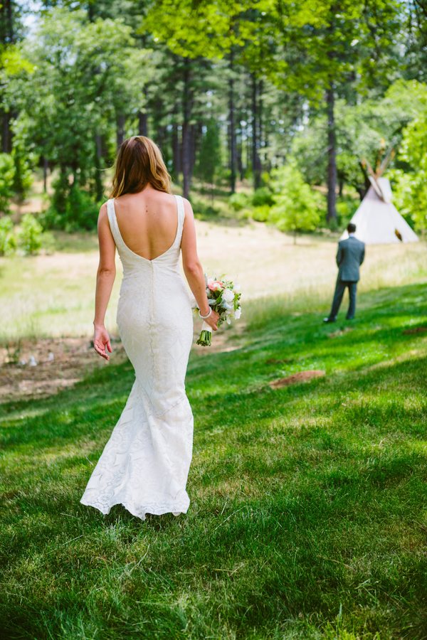 enchanting-backyard-teepee-wedding