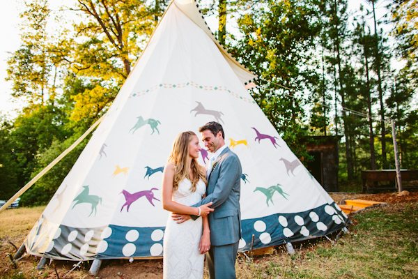 enchanting-backyard-teepee-wedding
