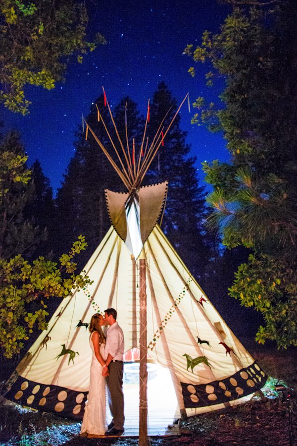 enchanting-backyard-teepee-wedding