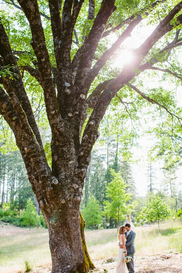 enchanting-backyard-teepee-wedding
