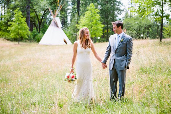 enchanting-backyard-teepee-wedding