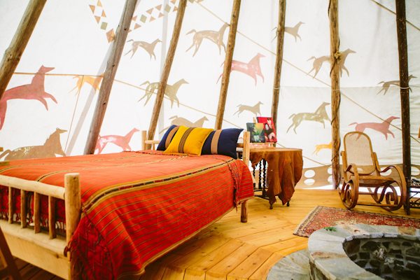 enchanting-backyard-teepee-wedding