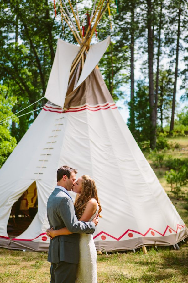 enchanting-backyard-teepee-wedding