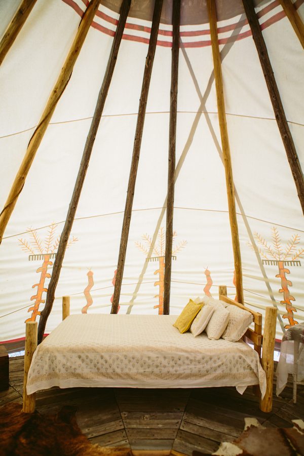enchanting-backyard-teepee-wedding