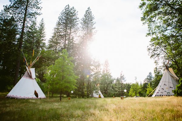 enchanting-backyard-teepee-wedding